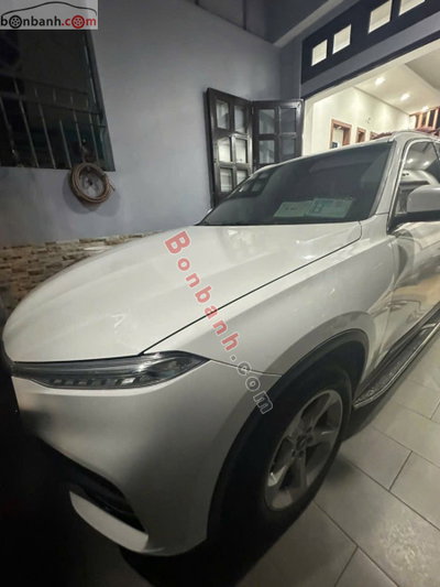 Xe VinFast Lux SA 2.0 Base 2.0 AT 2021