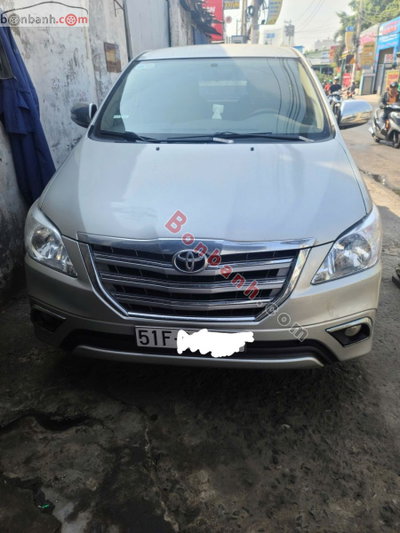 Xe Toyota Innova 2.0V 2015