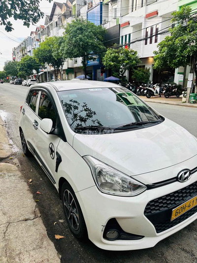 Hyundai Grand i10 Trắng 5 chỗ