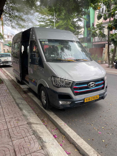 Hyundai Solati 16 chỗ Bạc