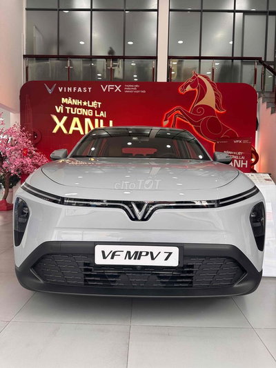 VinFast VF MPV 7 giảm đến 13%
