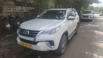 Toyota Fortuner 2019 AT Trắng