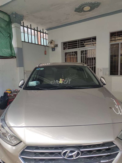 Hyundai Accent Vàng cát 5 chỗ