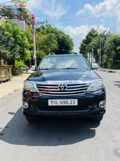 Xe Toyota Fortuner 2.7V 4x2 AT 2014