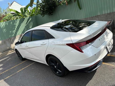 Hyundai Elantra 2025 1.6 đặc biệt 4800 km