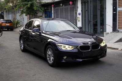 BMW 320i Model 2015 Xanh đen 90000 km