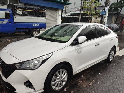Hyundai Accent Trắng