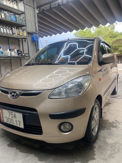 Hyundai i10 Vàng cát Số tự động