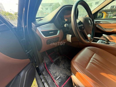 VinFast Lux SA2.0AT Premium 2021