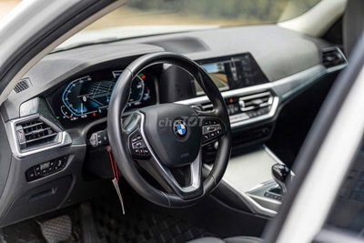 BMW 320i Sport Line 2022 Trắng 38.000 km