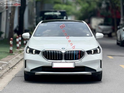 Xe BMW 5 Series 520i 2025