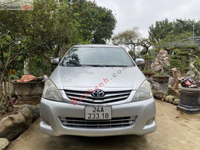 Xe Toyota Innova V 2010