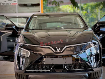 Xe VinFast VF7 Eco 2026