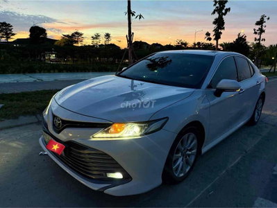 Toyota Camry 2019 2.0G 70406 km Trắng