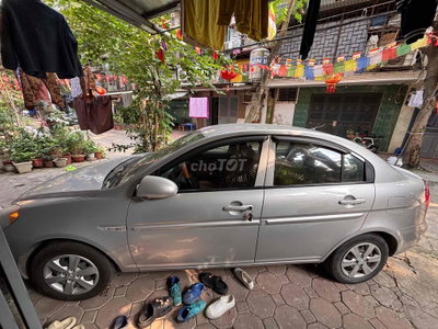 Hyundai Verna Số sàn Bạc