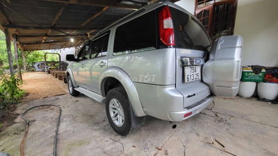 Ford Everest 2011 Hai cầu Số sàn Bạc