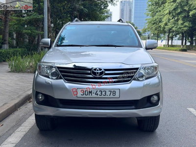 Xe Toyota Fortuner 2.7V 4x4 AT 2014