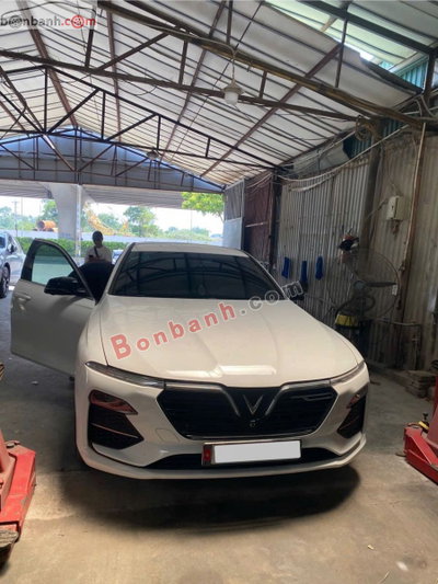 Xe VinFast Lux A 2.0 Plus 2.0 AT 2021