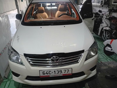 Toyota Innova 2015 Trắng 100km/8lít