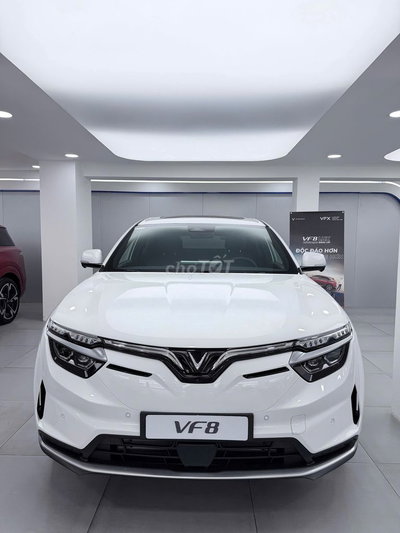 VinFast VF 8 SUV điện Trắng