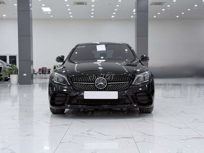Mercedes-Benz C300 AMG 2019, 1 chủ từ mới chạy ít.