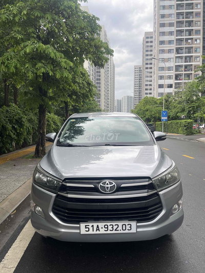 Toyota Innova 2.0E 2016 Số sàn Bạc