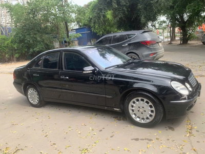 Mercedes-Benz E240 2004 Đen