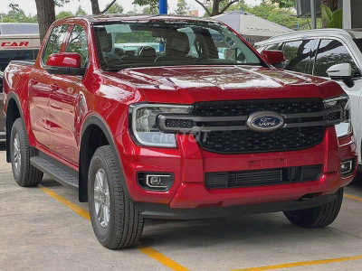 Ford Ranger XLS AT 4x2 2025 Đỏ