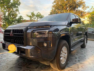 Mitsubishi Triton 2025 9000 km Đen