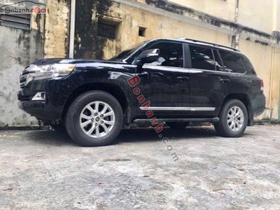 Xe Toyota Land Cruiser 5.7 V8 2016