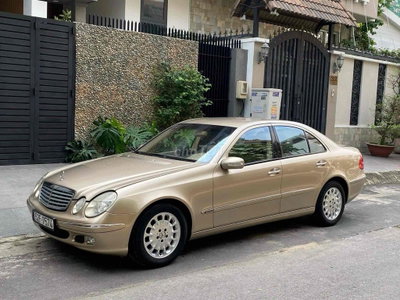 Mercedes-Benz E240 Vàng cát