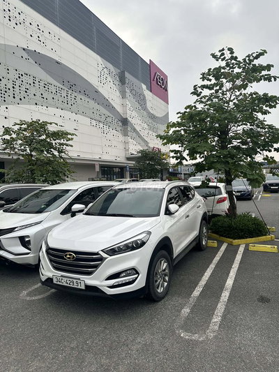 Hyundai Tucson 2.0 tiêu chuẩn 2018 Trắng 110000 km