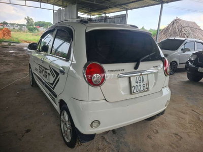 Chevrolet Spark Trắng 5 chỗ
