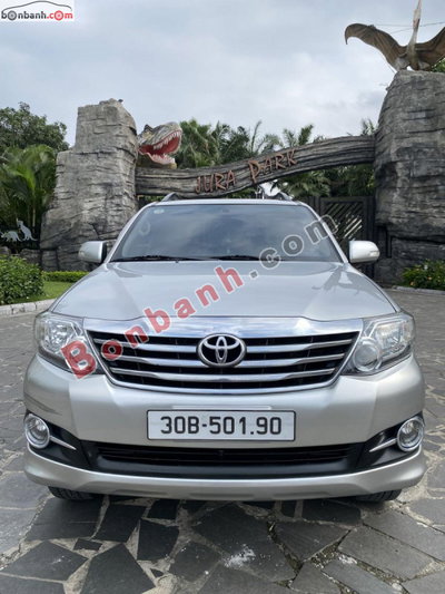 Xe Toyota Fortuner 2.7V 4X2 AT 2016