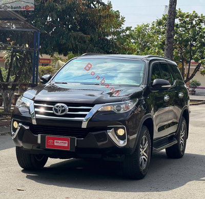 Xe Toyota Fortuner 2.7V 4x2 AT 2017