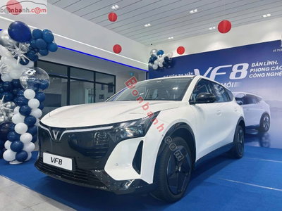 Xe VinFast VF8 Eco 2026