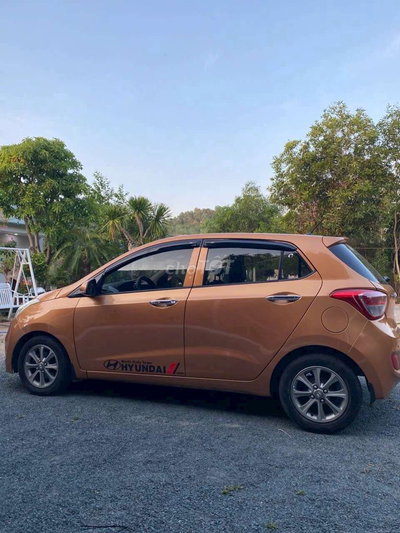 Hyundai i10 2015 Bản đủ Số sàn Xăng Vàng đồng