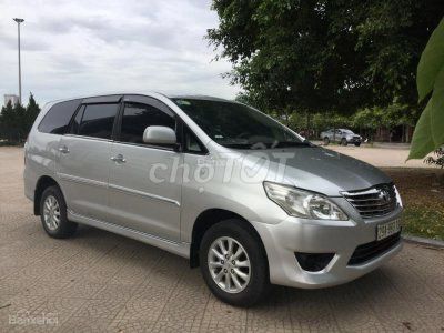 Toyota Innova Bạc