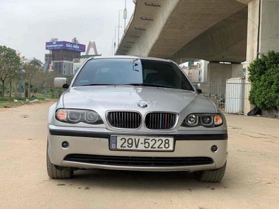 BMW 318i Bạc 5 chỗ Xăng