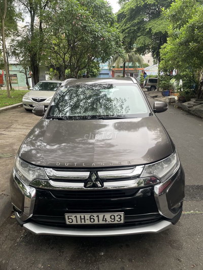 Mitsubishi Outlander 5 chỗ màu Nâu