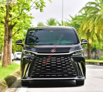 Xe Lexus LM 500h 2025