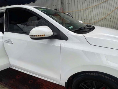 Kia Soluto Deluxe Trắng Số sàn Xăng 5 chỗ