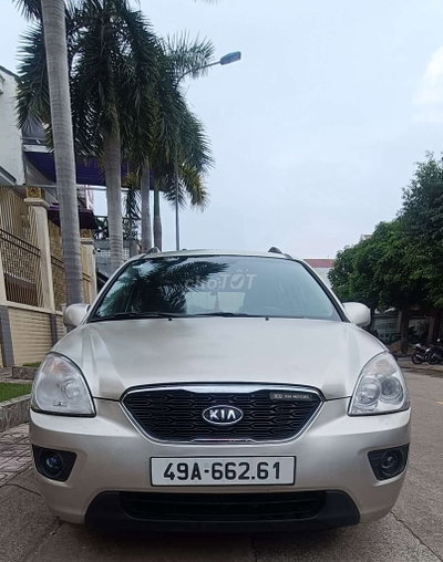 KIA CARENS 2.0 AT Vàng cát 7 chỗ Tự động