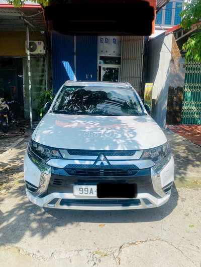 Mitsubishi Outlander 2.0 Premium 2022 Trắng