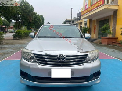 Xe Toyota Fortuner 2.7V 4x2 AT 2012