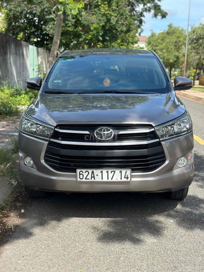 Toyota Innova 2.0E 2018 Số sàn 8 chỗ Nâu