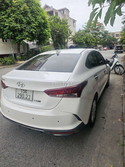 Hyundai Accent Trắng 5 chỗ
