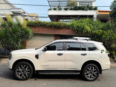 Ford Everest Titanium 4x2 2024 Trắng 15.900 km