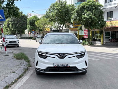 Chính chủ VinFast VF8 Plus 2023 mua pin Catl