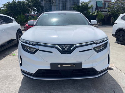 Bán xe VinFast VF8 Plus 2023 Trắng lướt xe đẹp,zin